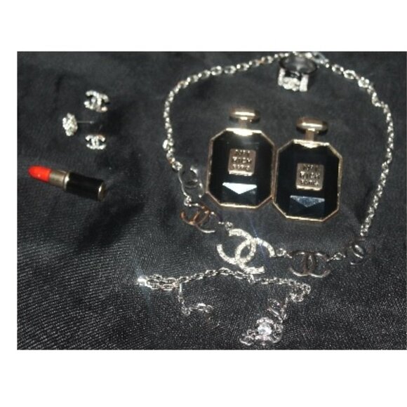 Just 4 Fun Jewelry Lot Necklace Bracelet Earrings Pin - Picture 1 of 5